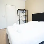 Air-conditioned 2 Bedroom With Terrace Parking Appartement *