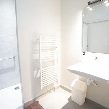 Air-conditioned 2 Bedroom With Terrace Parking Carcasona