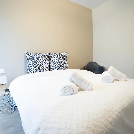 Apartamento Air-conditioned 2 Bedroom With Terrace Parking