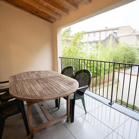 Air-conditioned 2 Bedroom With Terrace Parking *