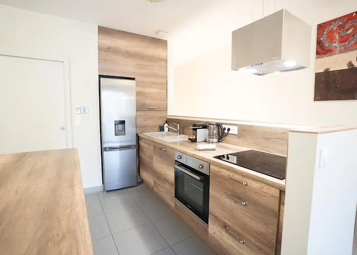 Air-conditioned 2 Bedroom With Terrace Parking Apartamento Carcassonne