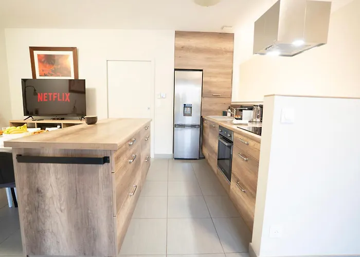 Apartamento Air-conditioned 2 Bedroom With Terrace Parking