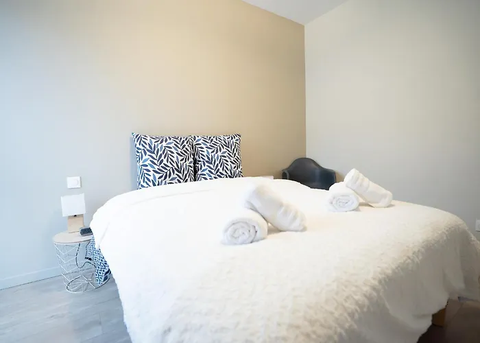 Apartamento Air-conditioned 2 Bedroom With Terrace Parking